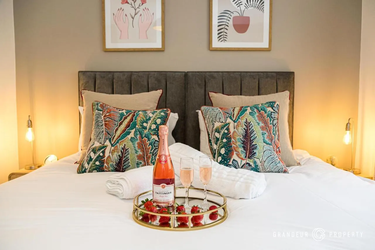 The Artist'S Escape By Grandeur Property Apartment Bournemouth United Kingdom