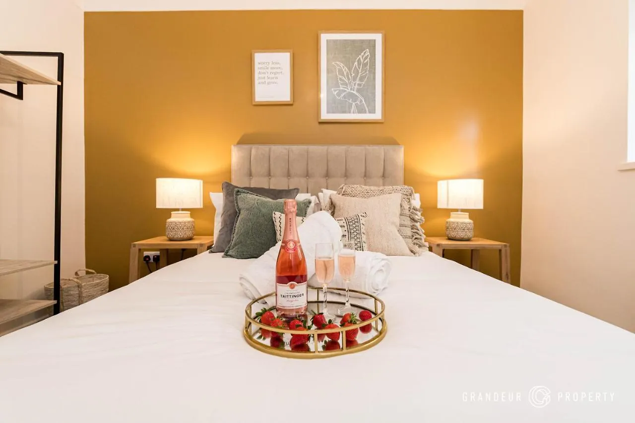 The Artist'S Escape By Grandeur Property Apartment Bournemouth United Kingdom